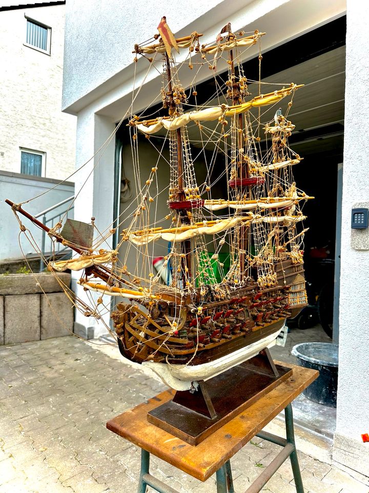 Modellbau Kriegsschiff antik Galeone Schiff Segelboot Boot in Günzburg
