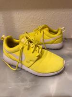 Nike Roshe One Sneaker Halbschuhe Sportschuhe neongelb 38 Nordrhein-Westfalen - Gütersloh Vorschau