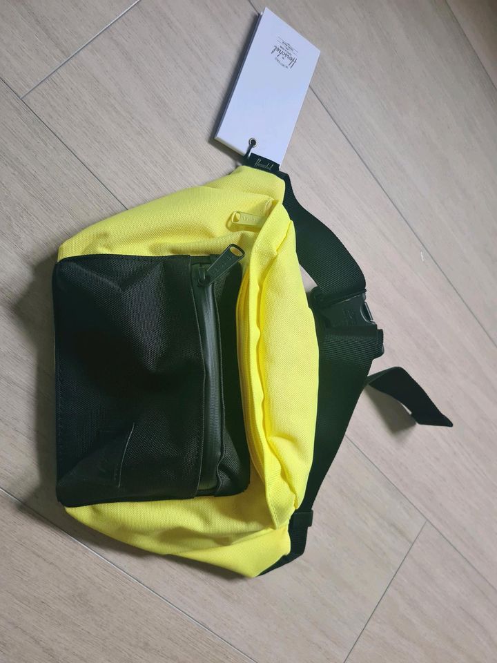 Herschel Tasche Gürteltasche Neon gelb schwarz  neu bauchtasche in Berlin