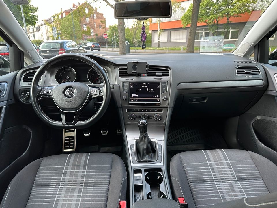 VW Golf VII 1.4 TSI BMT Lounge Standheizung in Hanau