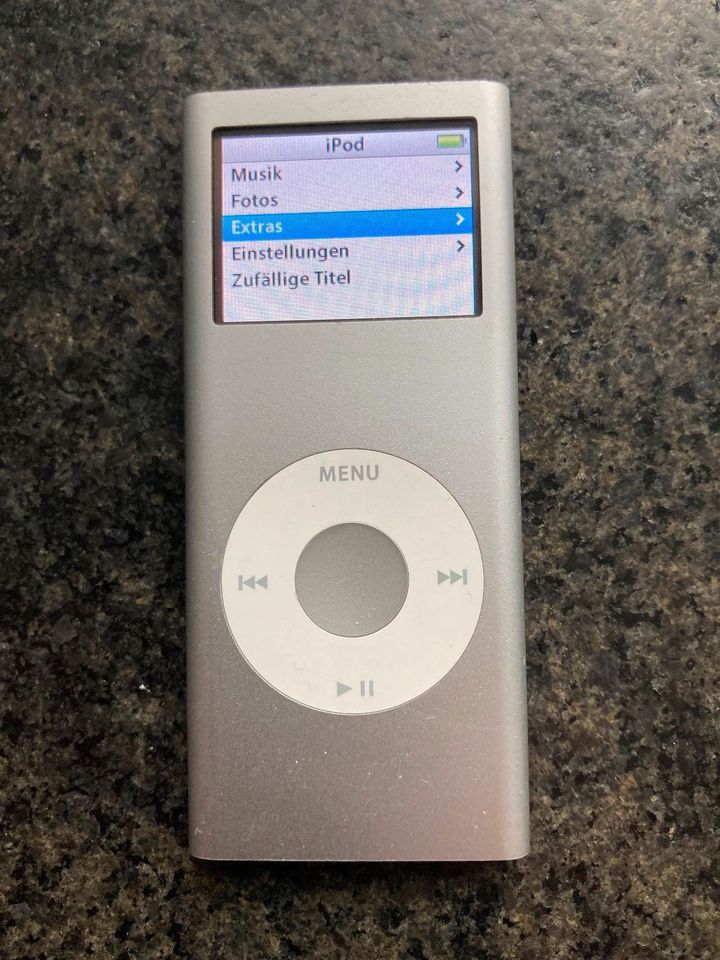 iPod Nano 2GB silber mit Ladekabel in Petershausen