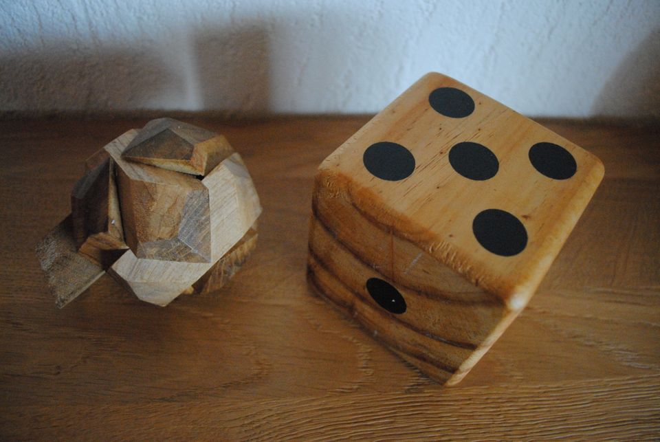 Holzspielzeug, Würfel ca. 7,5x7,5 cm und  "Zauberwürfel" Konvolut in Hochheim am Main