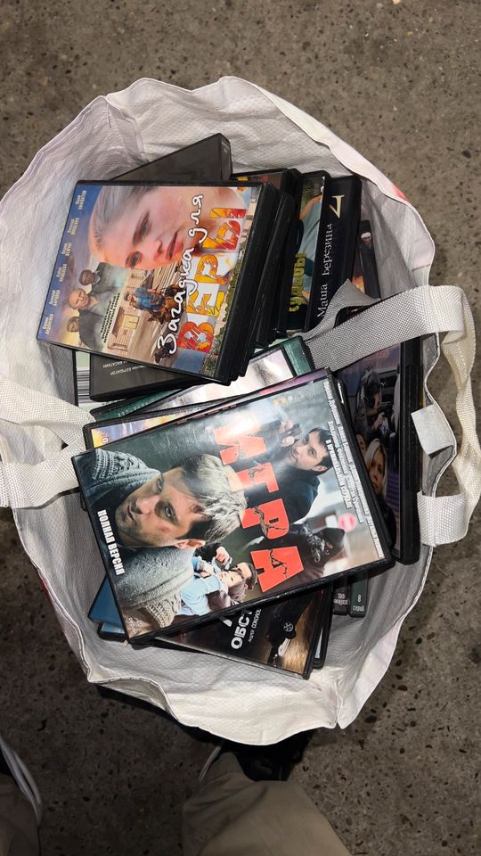 DVDs Filme ukrainisch / Russisch komplette Tüte voll in Stuttgart