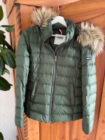 Tommy Hilfiger Daunenjacke Gr. M dunkelgrün Hessen - Battenberg Vorschau