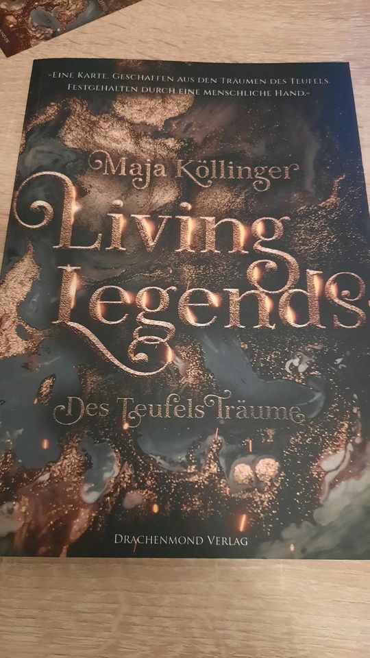 Living Legends 1, Maja Köllinger, mit Lesezeichen in Duisburg