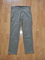 Schöne Herren Tommy Hilfiger Chino Hose 33/32 Niedersachsen - Rhede Vorschau