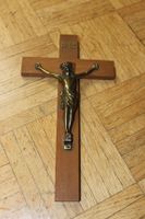 Wandkreuz Holzkreuz mit Jesus aus Messing Kreuz aus Holz -Vintage Bremen-Mitte - Bahnhofsvorstadt  Vorschau