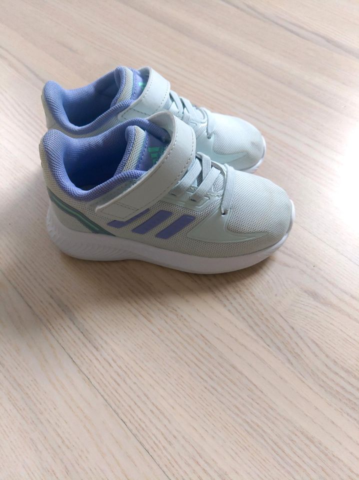 Schuhe Größe 24 von Adidas in Warstein