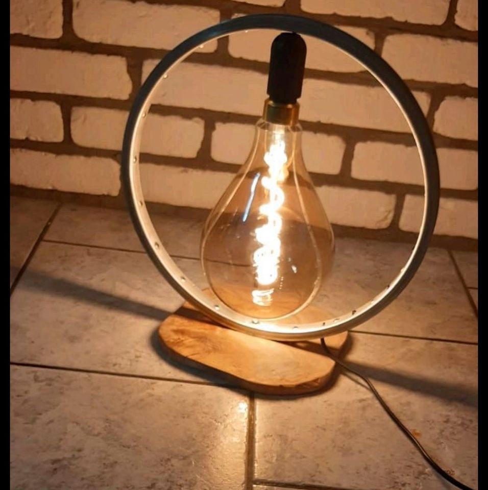 Schöne Design Lampe aus Handarbeit in Hattingen