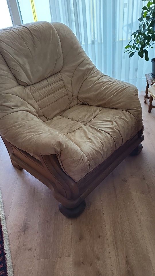 2-Sitzer Sofa und Sessel in Hungen