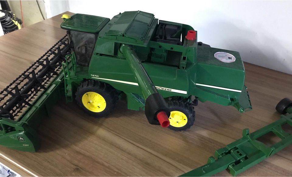 John Deere Mähdrescher in Sundhagen