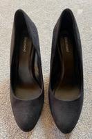 Pumps Heels Gr.37 Velouroptik schwarz neuwertig Sachsen - Radeberg Vorschau