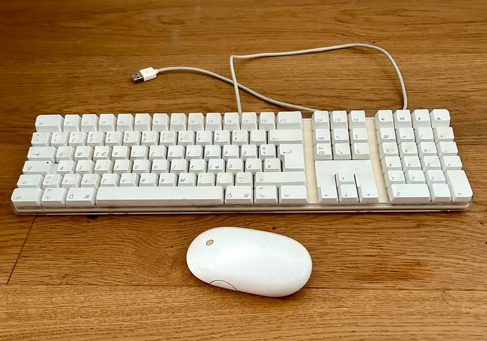 Apple Mighty Mouse A 1197 + Vintage 2005 Apple Keyboard in Frechen