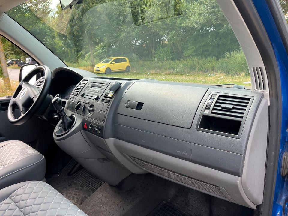 Volkswagen T5 Caravelle AHK 9 Sitzer Klima Leder vieles NEU in Würselen