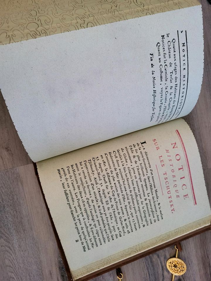 Bibel Nachbildung/ Schmuckstück in Samtkarton in Höckendorf