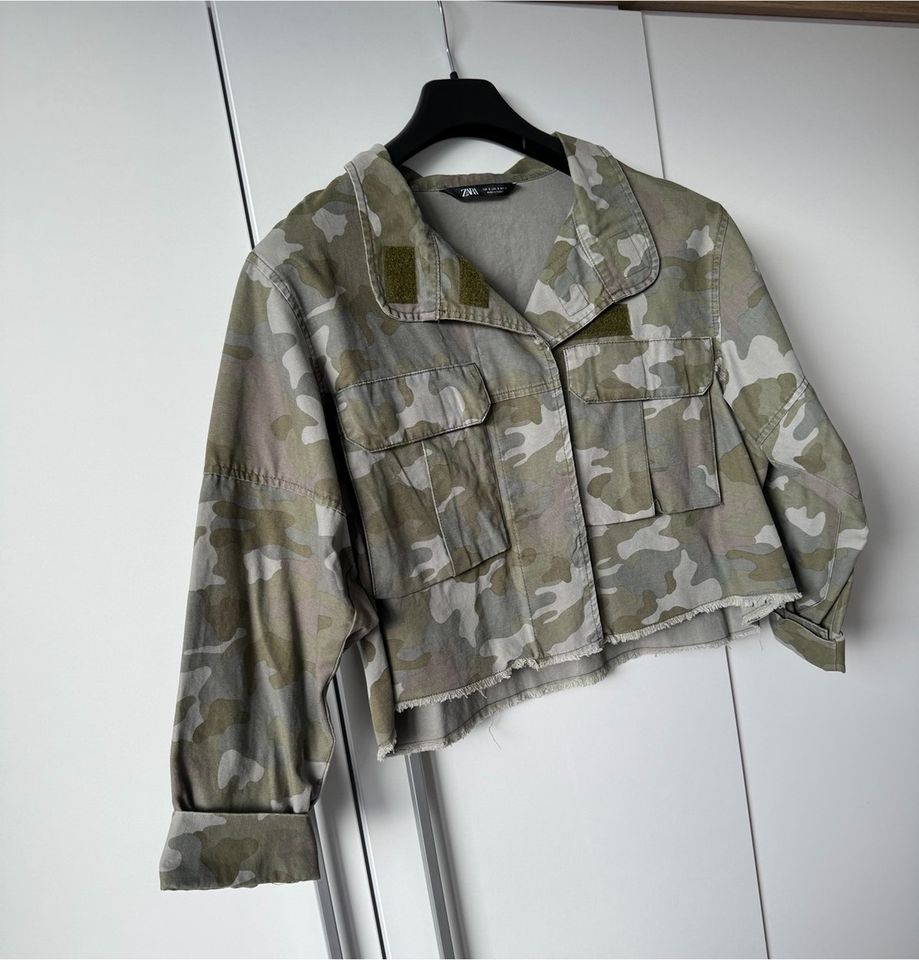 Zara Jacke Militär Camouflage (Neu) fällt locker aus s. Beschr. in Leverkusen