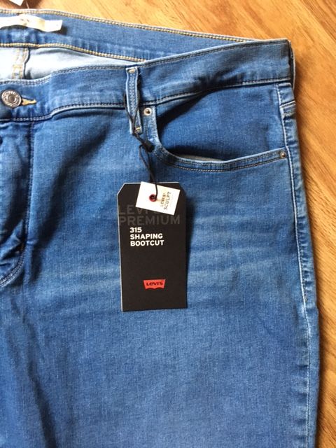 Jeans Levis 315 Shaping Bootcut Damen Gr.54 in Frankfurt am Main
