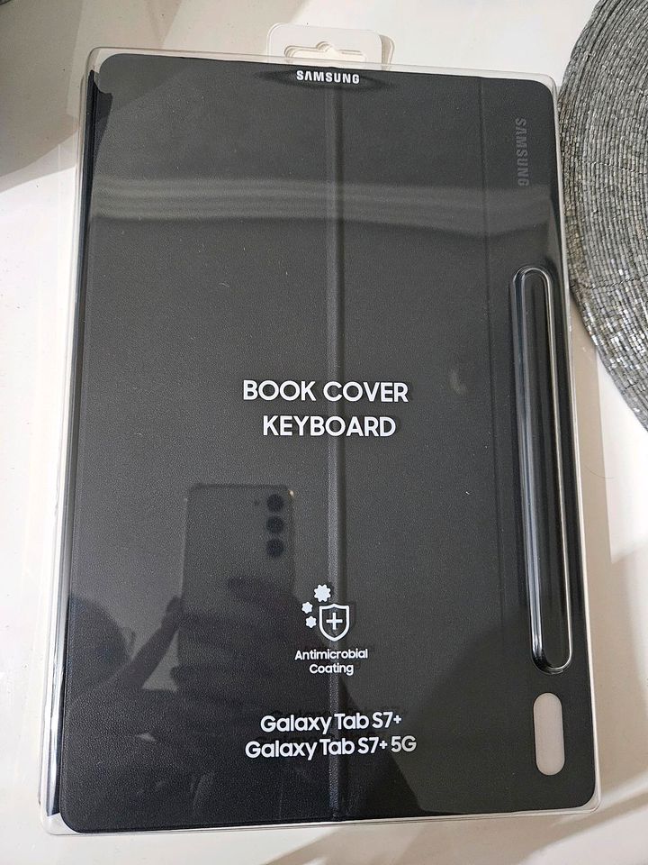 Samsung Galaxy 7+ Book Cover Keyboard in Hamburg