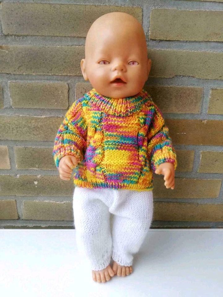 Puppen Pullover mit Zopfmuster   gestrickt in Hamburg