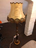 Stehlampe Nostalgie Nußbaum mit Fransen Lampenschirm Brandenburg - Jänschwalde Ost Vorschau