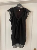 Only Blusenshirt schwarz mit Schleife Gr. S Nordrhein-Westfalen - Spenge Vorschau