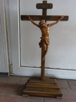 Antikes Kreuz mit Figur auf Sockel ca.67 cm hoch Nordrhein-Westfalen - Lübbecke  Vorschau