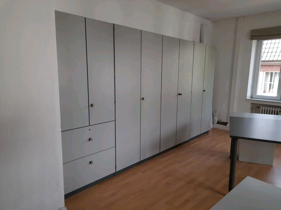 Büroauflösung gute Büromöbel und Technik in Geilenkirchen