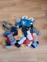 Socken mit 2 paar Krabbelschuhen Nordrhein-Westfalen - Blankenheim Vorschau