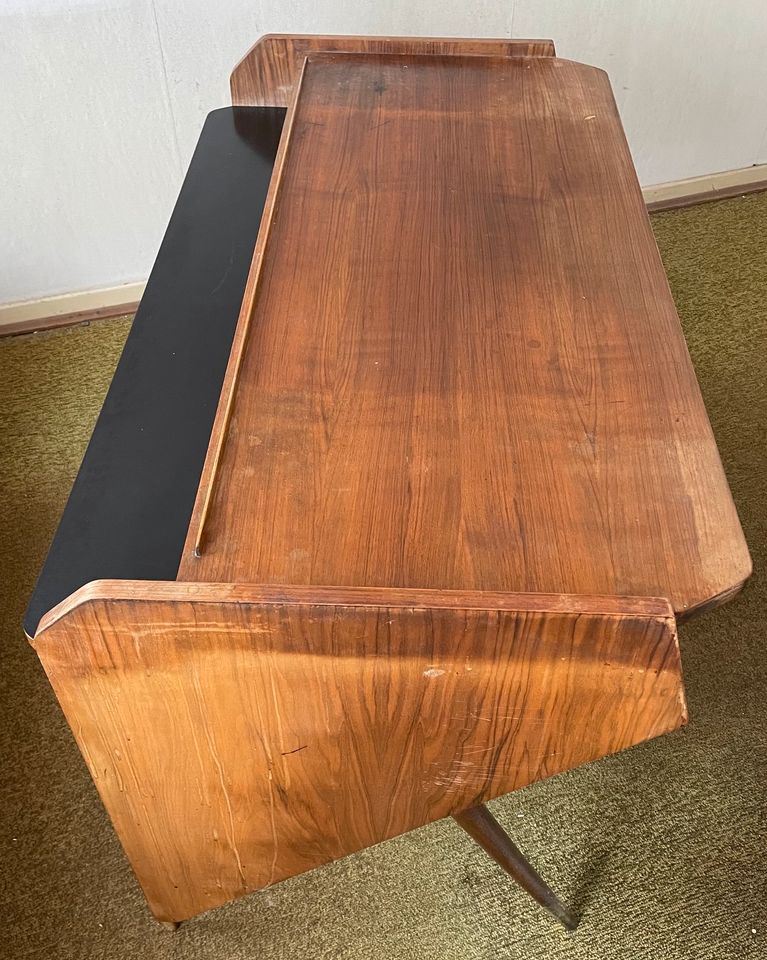 Vintage-Schreibtisch von 1955 - individuell angefertigt in Fulda
