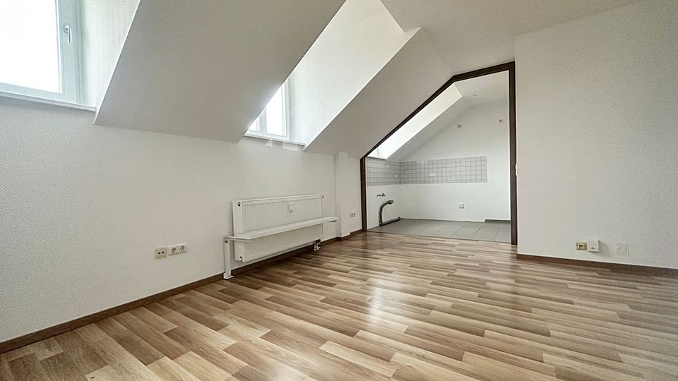 +++ Helle Dachgeschoss-Maisonettewohnung als Kapitalanlage in Chemnitz / Altendorf +++ in Chemnitz