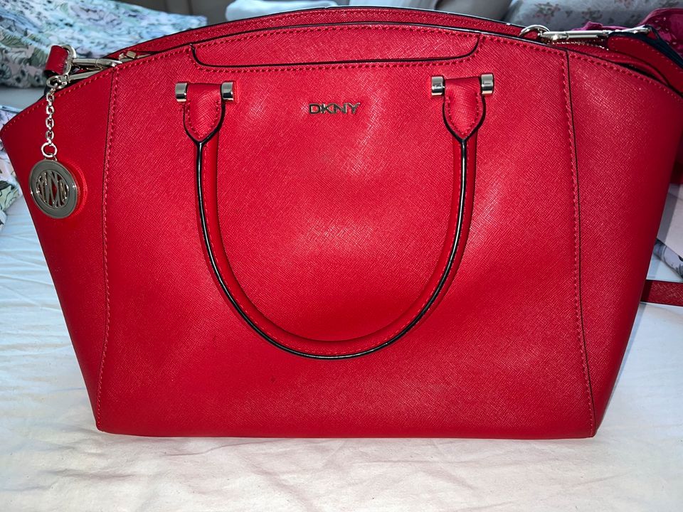 Handtasche/Taschen von DKNY 100% Leder in rot NEU in Hessen - Offenbach |  eBay Kleinanzeigen ist jetzt Kleinanzeigen