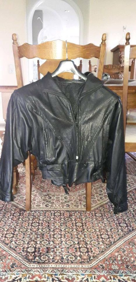 Italienische Damen Nappa Leder Jacke schwarz Grösse 36-38 in Illingen