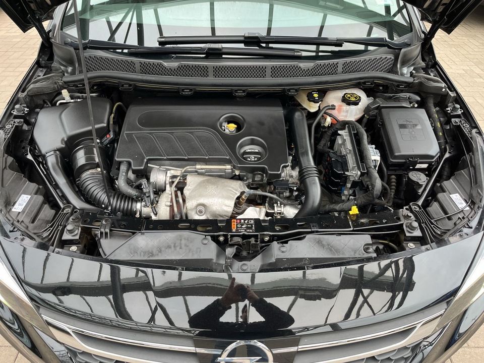 Opel Astra K Ultimate 1.6T Navi Leder Automatik Klima in Hamburg
