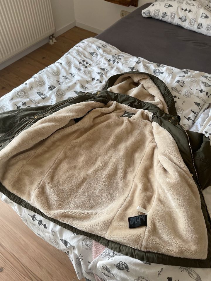 Parka Übergangsjacke Jacke Mantel Mädchen H&M 158 Khaki grün in Kirchberg