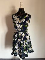 Kleid mit Blumen dunkelblau Gr. M Hessen - Hattersheim am Main Vorschau