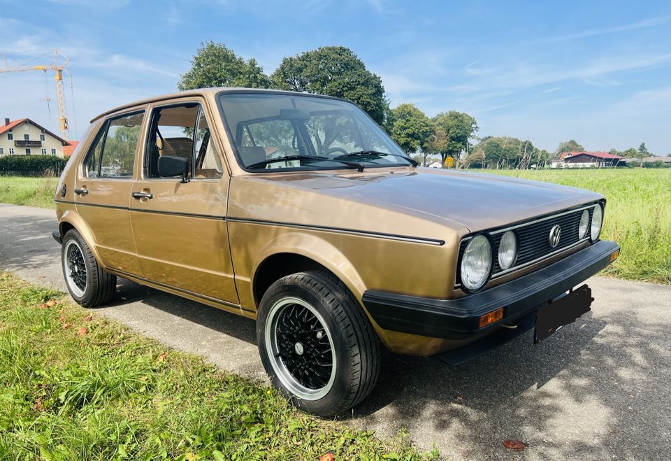 Volkswagen Golf 1 Sandbraun restauriert! in Unterhaching