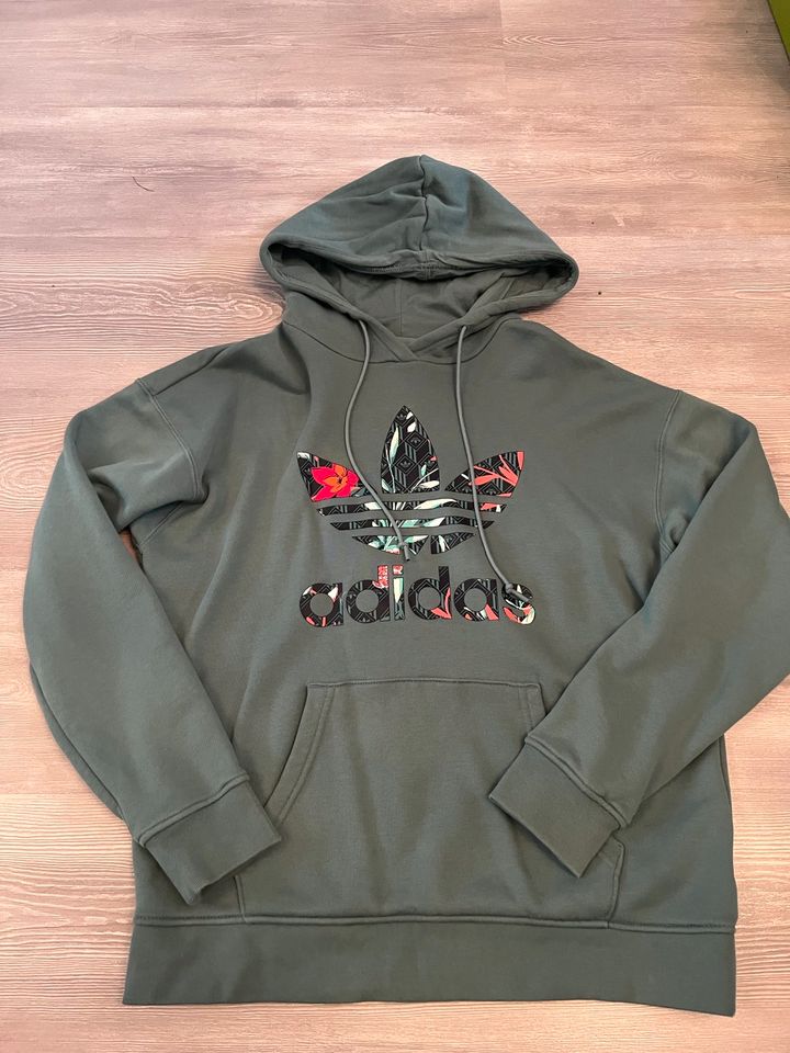 Adidas Pullover/Hoodie, Kapuzenpullover, Gr.30 (fällt größer aus) in Wyhl