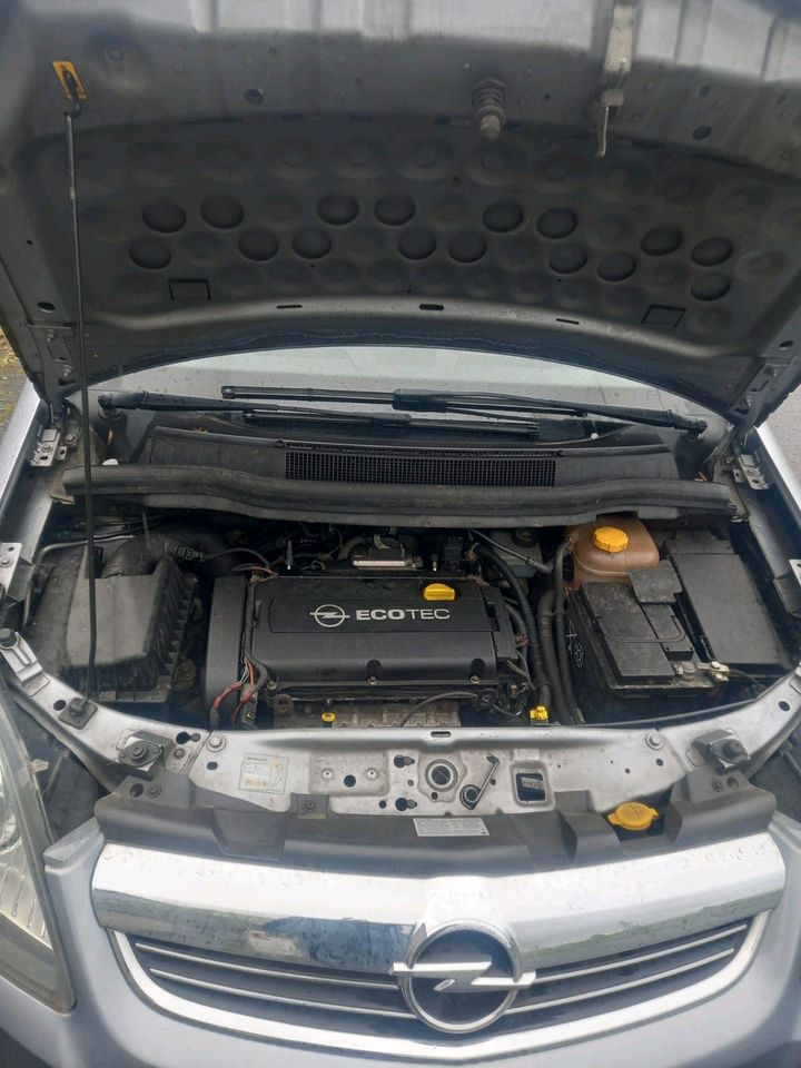 Opel zafira b 1.8 7 sitzer mit Anhänger kupplung fahrbereit in Sinzig