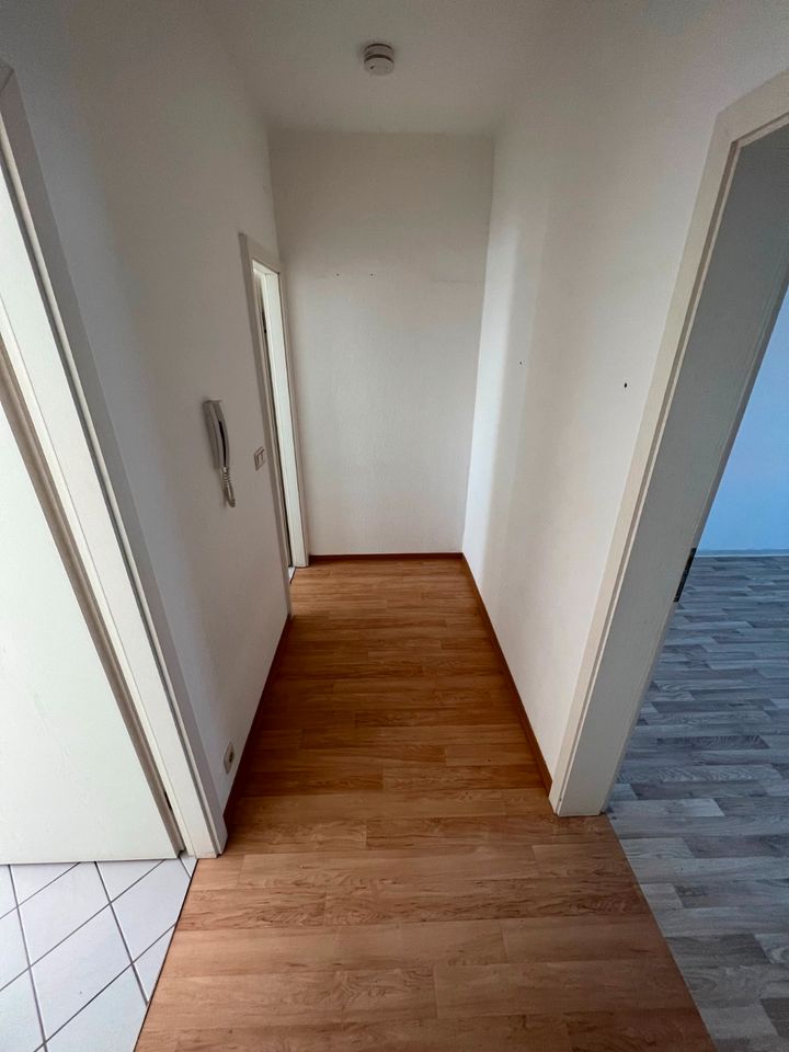 Top gepflegte 2RW zum Kauf l 50 m² l Balkon mit Wintergarten l Kapitalanleger / Eigennutzer in Weißenfels