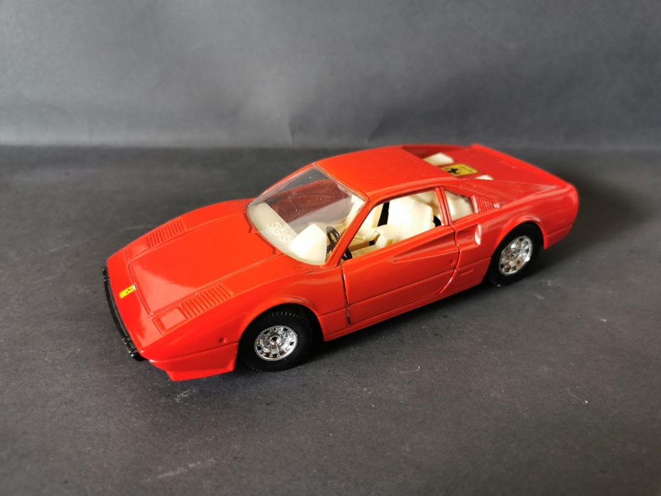 Modellauto Bburago Ferrari 308 GTB in rot Maßstab 1:24 in Bamberg