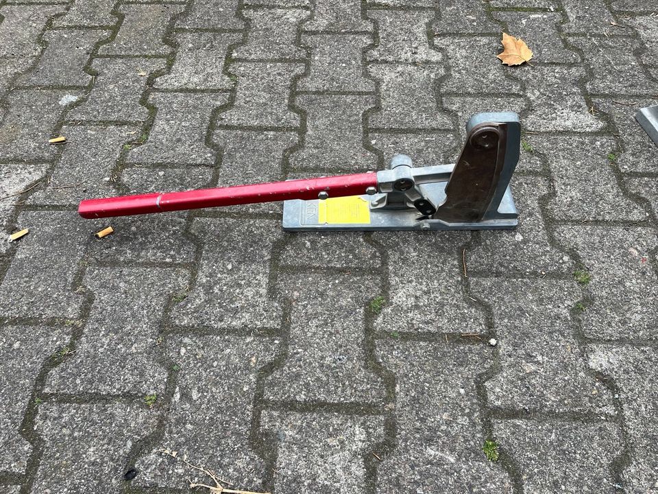 Döllken Sockeleistenstanze Stanze in Berlin