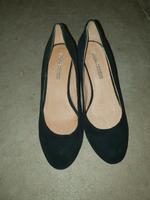 Wildleder Ballerinas mit Keilabsatz, Pumps, Schuhe Frankfurt am Main - Bockenheim Vorschau