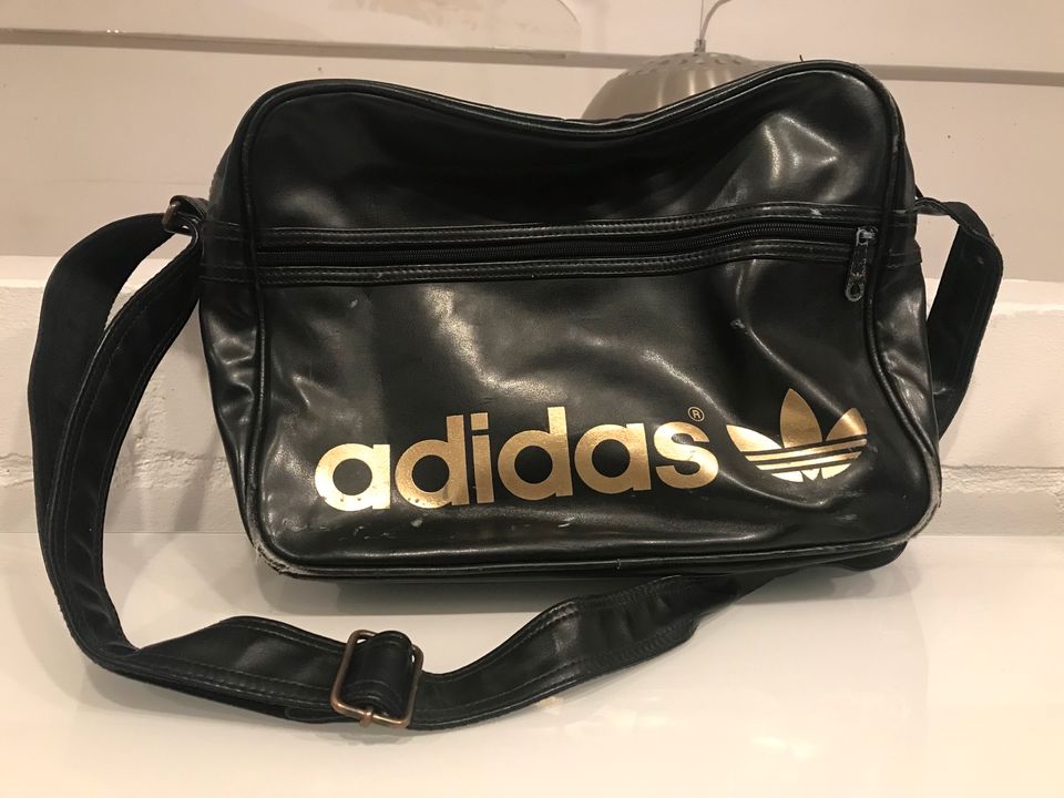 Adidas Vintage Retro Tasche Schultertasche original schwarz gold in  Nürnberg (Mittelfr) - Aussenstadt-Sued | eBay Kleinanzeigen ist jetzt  Kleinanzeigen