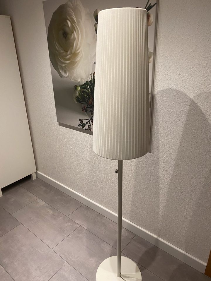 Stehlampe Ikea weiß dimmbar in Wolfenbüttel