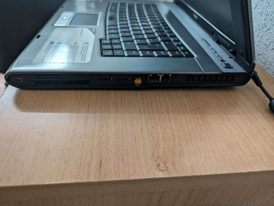 Acer Laptop TravelMate 4501LCI 15" WinXP in Dockweiler