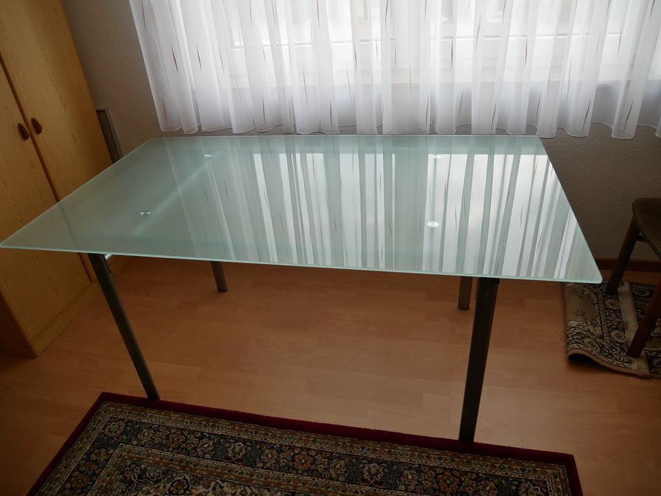 Tisch mit Glasplatte (1600 x 900 x 750) (LxBxH) in Pfullingen