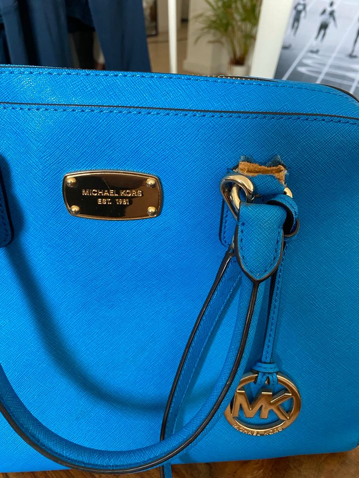 Michael Kors Tasche Handtasche groß in blau in Düsseldorf