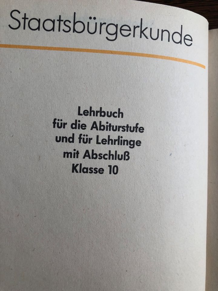 DDR Schulbuch-Staatsbürgerkunde, 9.Auflage 1988 in Potsdam