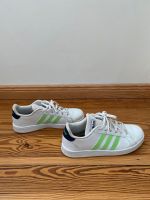 Adidas Sneaker in 38, weiß mit blauen und grünen Elementen Hamburg-Nord - Hamburg Uhlenhorst Vorschau