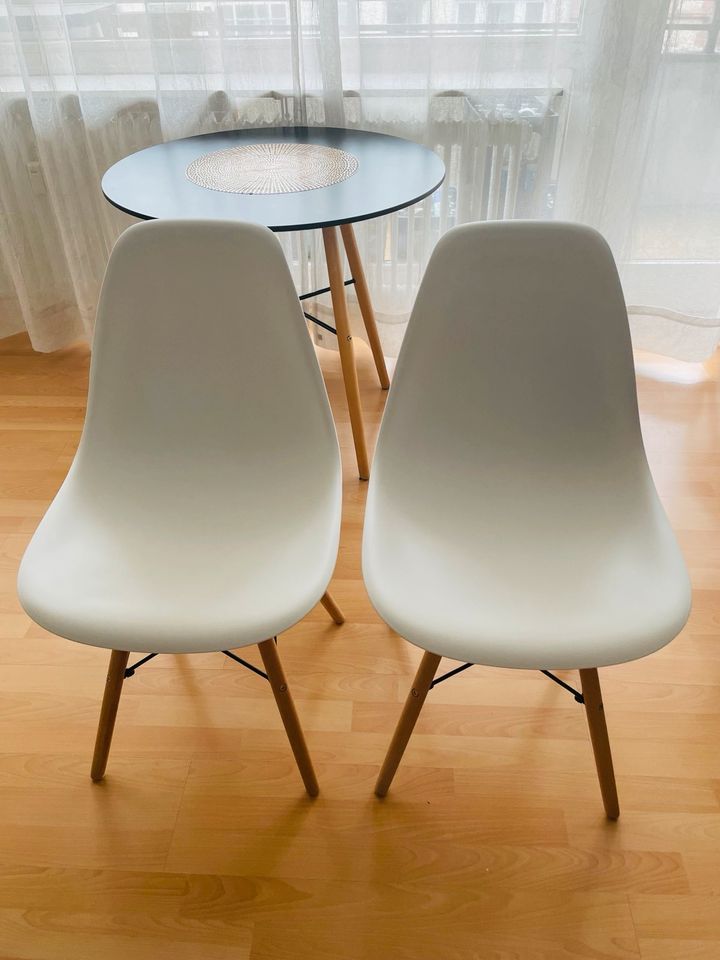 Zwei Stühle Nordic Style in Frankfurt am Main